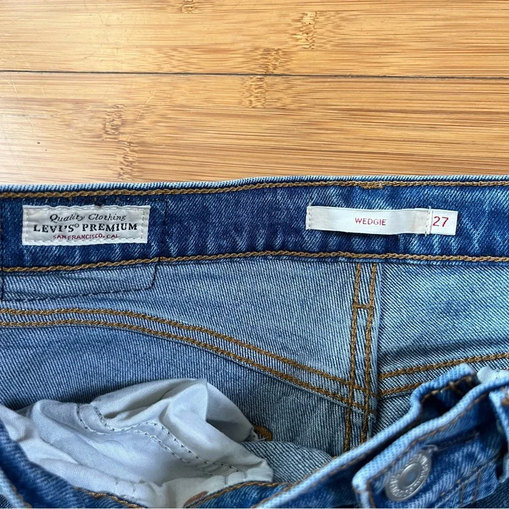 Levi's Wedgie Straight Leg Button Fly Classic Blue Jeans size 27 - Picture 5 of 12